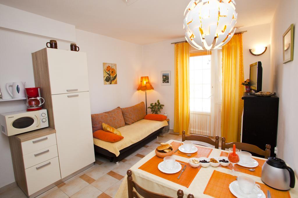 Apartments Marija Vrbnik Zewnętrze zdjęcie