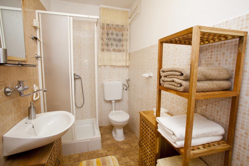 Apartments Marija Vrbnik Zewnętrze zdjęcie